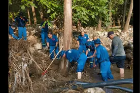 继续寻找怀柔被洪水冲走的尹春燕书记