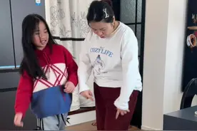 全家一起跳青花瓷踢腿，成品在最后，你们觉得谁跳的好#青花瓷踢腿慢动作 #青花瓷踢腿把自己踢飞了 #春节假期的生活vlog视频封面