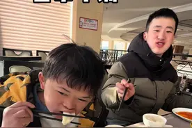 #卧龙凤雏 #卧龙凤雏打架 #小马云 三子乱入！ 他还想打个广子！视频封面
