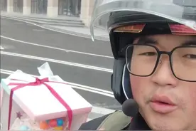谁能懂?16公里蛋糕单飞，给他当成专人直送了，为什么还是塌了，这些可以提前过明年的生日了#外卖小哥 #送蛋糕视频封面