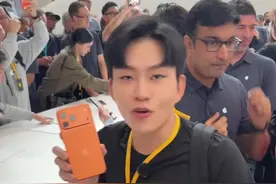 iPhone 17 Pro最新橘色搶先看！現場看有點消光橘，新增8倍光學變焦、前後鏡頭同時錄影功能