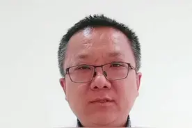 两排肋骨中间V的地方硬块？是怎么回事？ 两排肋骨中间V的地方硬块？是怎么回事？解读你的身体信号#硬核健康科普行动 #医学科普 #肋骨 #年度健康知识干货大赏 #医学知识科普