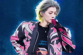 鹿晗上海演唱会巅峰回归#鹿晗上海演唱会 #关晓彤美貌杀疯了 #鹿晗 #鹿晗Season4 #鹿晗四巡