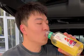 这个东方树叶你们赶紧去囤啊，还是900毫升的，忒合适#东方树叶 #好喝不贵 #饮品推荐视频封面