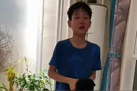 两年多了，又被不少人刷到二哥捡糖豆的视频，那就给新粉丝发个完整版，总共三条被我剪辑到了一起，虽然二哥当初的承诺没办到，但是糖豆已经成了家里必不可少的一份子，也谢谢老粉两年多来的陪伴，我们的故事还在继续…#人类幼崽迷惑行为大赏 #一看就非常乖的小狗