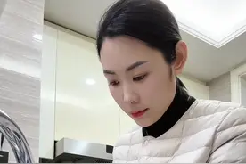 孩子想吃牛排不要出去买了，像我这样自己在家做，鲜嫩爆汁一点都不柴，搭配鸡蛋卷饼，营养又美味，孩子们吃的不亦乐乎～#腌牛排#儿童美食 #美食教程#我的厨房日记 #好吃到停不下来