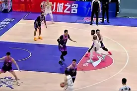 这球太帅了，赵继伟这是转换季后赛模式了 #辽宁男篮 #赵继伟视频封面