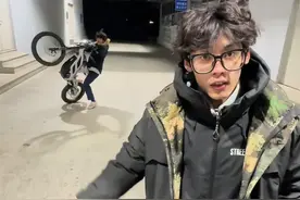 你总说不会翘头，看完这不就会了吗 #自行车技巧 #轻蜂 #电动越野 #陈震 #陈震沉浸式出差  @阿达西不懂车 @小颜巴拉 @颜巴拉他爹（盐巴） @陈震同学