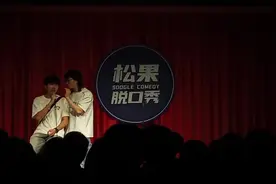 524金华场现场表白 演出没看完就手拉手跑了，但愿这对情侣能刷到视频封面