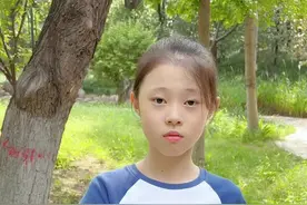 忽然发现拥有一个有担当的吃货女儿好幸福！#举勺挖金月 #佳沛奇异果 #高营养素密度 #软糖小姐妹