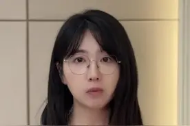 信任危机席卷卫生巾行业，女性该如何选择？医护级适用于普通消费者吗？希望这条视频能帮大家梳理清楚#医生建议别盲目囤积医用卫生巾 #卫生巾质量引争议 #新闻姐 @抖音短视频视频封面