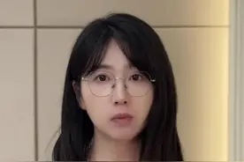 信任危机席卷卫生巾行业，女性该如何选择？医护级适用于普通消费者吗？希望这条视频能帮大家梳理清楚#医生建议别盲目囤积医用卫生巾 #卫生巾质量引争议 #新闻姐 @抖音短视频视频封面