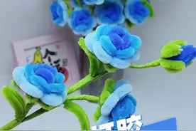 扭扭棒多头小玫瑰教程来了，分享给大家，无需打胶，新手都可以做摆在家里真的是太耀眼了#抖音创作者大会 #手工花扭扭棒 #玫瑰花教程视频 #扭扭棒的100种玩法