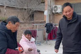 三行是个孝顺的孩子，有啥好吃的先想到妮娃！ #我的乡村生活 #抖音记录农村生活 #农村生活 #农村日常 #记录真实生活视频封面