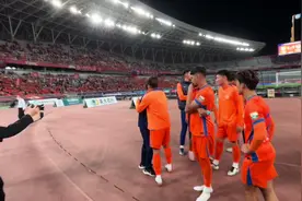 蒿俊闵以最低调的方式谢场视频封面