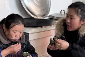 现在的荠菜真漂亮，今天洗一盆蒸窝窝头，蒜汁一蘸给肉都不换#荠菜窝窝头 #乡村生活家 #治愈系乡村美食视频封面