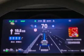 问界升级，解锁ADS4.0后，纵享丝滑，全场景NAC，每一次变道都从容自信，老丈人坐在后排零重力座椅，享受着深圳的夜景。 #十一我们界么玩 #智享车生活 #华为乾崑 #ADS伴我行 #全方向护安全