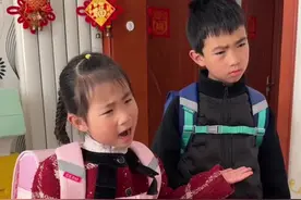 突击检查书包 老师说妹妹把零食带学校去了#亲子 #萌娃日常 #书包 #小学生书包 #小学生书包推荐视频封面