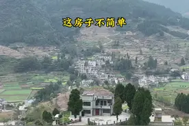贵州深山里的一户人家，房子建在山顶之上，独占一座山头，大家帮忙看看这个位置怎么样！#自建房 #山里人家 #农村自建房 #风水宝地 #内容启发搜索视频封面