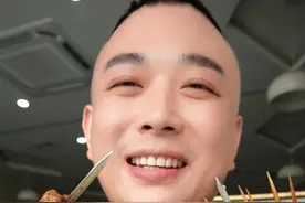 昨晚晌喝多了，今儿撸几串儿大腰子配上一碗兰州牛肉面，吃的那是真舒服啊。#远明老酒 #远明老酒测评 #烧烤 #万物皆可种草搜 #好好吃饭大赛视频封面