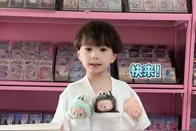 当5岁小孩哥过生日给粉丝们送礼物～🎁 #labubu#小马宝莉卡片 #生日#晨晨晨可爱#人类幼崽成长计划