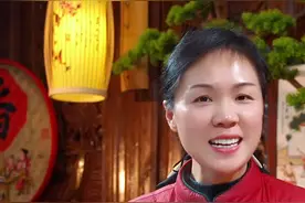 广东特色美食 姐妹们，这个在广东地区特别受欢迎的腐竹蒸排骨，要怎么做才能够鲜嫩入味呢？其实做法非常简单，您就按照我的方法来，排骨嫩滑多汁，腐竹吸满了汤汁，特别下饭#腐竹蒸排骨#腐竹排骨煲#地方特色美食视频封面