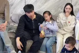 年已过完，一大家人坐一起开个家庭会议，大家畅所欲言，都可以发表各自意见，要经常坐一起交流。作为长辈，给六个小年轻提点建议，紧紧螺丝，敲敲警钟，一大家人齐心协力，一条心，团结互助，每个人都发挥自己的长版，争取做的更好。家和才能万事兴！#记录生活#南昌一家人视频封面