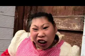 无法想象妈妈带着燕琴，得有多大的耐心和毅力，才能承受得住燕琴无尽的折磨，随时随地，只要不开心，燕琴就会发挥她别有的风格#记录真实生活 #母爱 #作品推广 @DOU+小助手