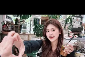 和闺蜜合照试试这样拍📷不要太出片！！ #拍照教程 #氛围感拍照 #闺蜜拍照 #拍照姿势不重样 #原相机