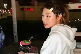 近日，“长城炮女孩现场对话魏建军”的视频刷屏网络，汽车圈与网红界的联动再掀高潮。更让人意外的是，千亿老总魏建军竟化身“暖心司机”，那份接地气的温柔，瞬间拉近了与大众的距离。 #大力仑教魏建军喊长城炮 #万万没想到 #热点 #汽车
