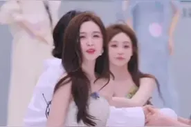 姐姐们不语，只一味的用三星S25拍拍拍，姐姐们爱用的我也要#乘风2025 #三星S25 #王珞丹视频封面