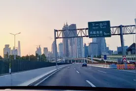 清晨的暖心问候短句 愿为美好的一天注入温柔能量：  🌞 自然系