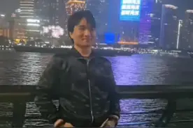 6岁走丢，14岁被美国夫妇收养的小刚寻亲成功，在美国15年始终有颗中国心！#寻亲成功 #感受下魔都繁华的夜景吧 #夜景很美 #我的阳光男孩 #抖音看世界视频封面