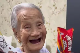 祝愿我们伟大的祖国繁荣昌盛，国泰民安，山河无恙，风调雨顺，国富民强，祖国万岁！🇨🇳🇨🇳🇨🇳🇨🇳🇨🇳#我爱我的祖国 #我爱你中国 #高龄萝莉 #高龄萝莉的日常 #阅兵视频封面