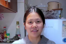 没钱就不要生那么多孩子，生了就要负责任地养，不然最遭罪的还是孩子，有钱人的孩子都在游山玩水，穷人家的孩子却在拼命地养家糊口，干最辛苦的工作还挣不到多少钱。孩子是无法选择出生的，如果孩子的出生是为了继承自己的忙碌、恐慌和贫困，那么不生也是一种善良。同样，如果孩子的出生只是徒增了自己的忙碌、恐慌和贫困，那么不生也是放过自己。#情感 #婚姻#夫妻#宝妈#婆媳视频封面