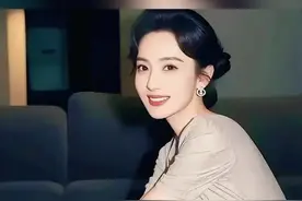 1987年刘晓莉与安少康在湖北武汉生下了一女孩，取名安风，她就是刘亦菲。97年刘晓莉与安少康离婚，后嫁给了美国一律师，安风改名刘茜美子，入了美国籍。#老照片#历史人物#历史故事视频封面