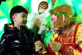 无敌对话 到底是挖出来，还是拉出来？猴哥和孩子的对话，像穿越千年的传奇！#雪饼猴#长春动植物公园#西游记视频封面
