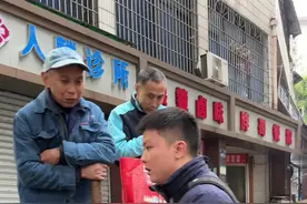 随机找个棒棒老辈子拿500块给他消费 #内容过于真实 #山城棒棒军