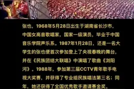 《走进新时代》原版由张也演唱，发行于1997年4月1日，是庆祝香港回归和党的十五大的经典红歌。 #歌曲基本信息 《走进新时代》是由蒋开儒作词、印青作曲的红色经典歌曲，最初由女高音歌唱家张也演唱，于1997年4月1日正式发行，收录于同名专辑中。该作品创作于香港回归前夕，旨在呼应党的十五大召开，抒发改革开放后的时代豪情。视频封面
