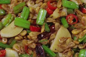 芹菜炒小虾#抖音美食推荐官 #美食教程 #好吃到停不下来 #农村美食 #抖音美食视频封面