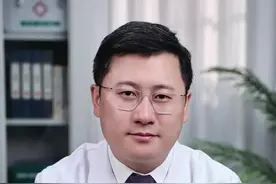 急性扁桃体炎为什么会导致刀片嗓？应该怎么处理？#抖出健康知识宝藏 #用健康的方式做不健康的事 #急性扁桃体炎 #刀片嗓 #嗓子疼视频封面