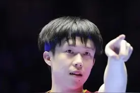 7月13日，王楚钦4比3F勒布伦，赛后采访：非常幸运，今天赢的也是自己#王楚钦 #国乒