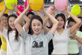 欢乐办公室游戏之“成语接龙挑战”最后一个也太难了吧#万万没想到 #搞笑 #办公室游戏 #欢乐办公室