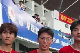 官鑫、曾克理、施君豪、何锦櫶，平均年龄20.5岁的全新国家队接力阵容跑出38秒36的好成绩，后因串道干扰其他队伍被取消成绩。积极总结，争取更大突破！比赛视频可看@田径中心  #全国室内田径锦标赛 #田径说一哈 #田径视频封面