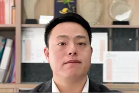 儿子霸气护母值得称赞 #法律 真正的目的是要让人们过得更好，正所谓：法律是入罪的前提，伦理是出罪的标准 #丈夫维护小三儿子帮忙打爸爸 #儿子霸气护妈妈 #母子 #手撕小三视频封面