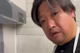 贾冰：丞啊，西红书炒鸡蛋教程哥放这了，下次记得先炒蛋哈！#会做饭的男人最帅 #会下厨的男人 #贾冰 #抖音美食推荐官视频封面