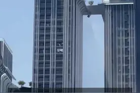 泰国52楼高空连廊因地震断裂，男子为救妻女奋力跃过断桥视频封面
