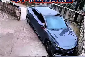 车辆被卡住如何脱困 学会平移就可以应对各种停车难题，建议大家多学习一下平移#新手上路 #内容启发搜索 #每天一个用车知识 #判断车距的技巧 #长春计时陪练程先生视频封面