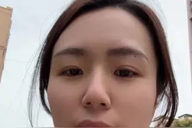 幼儿园小朋友穿衣服，最好的方式是#洋葱穿衣法 春捂该捂的还是得捂着，带一件背心是最方便的#幼儿园上学 #幼儿园 #幼师碎碎念视频封面