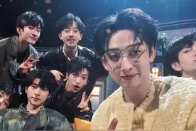 北京好幸福！院人小分队齐聚黄子弘凡演唱会#黄子弘凡 #齐思钧 #曹恩齐 #何运晨 #名侦探学院视频封面